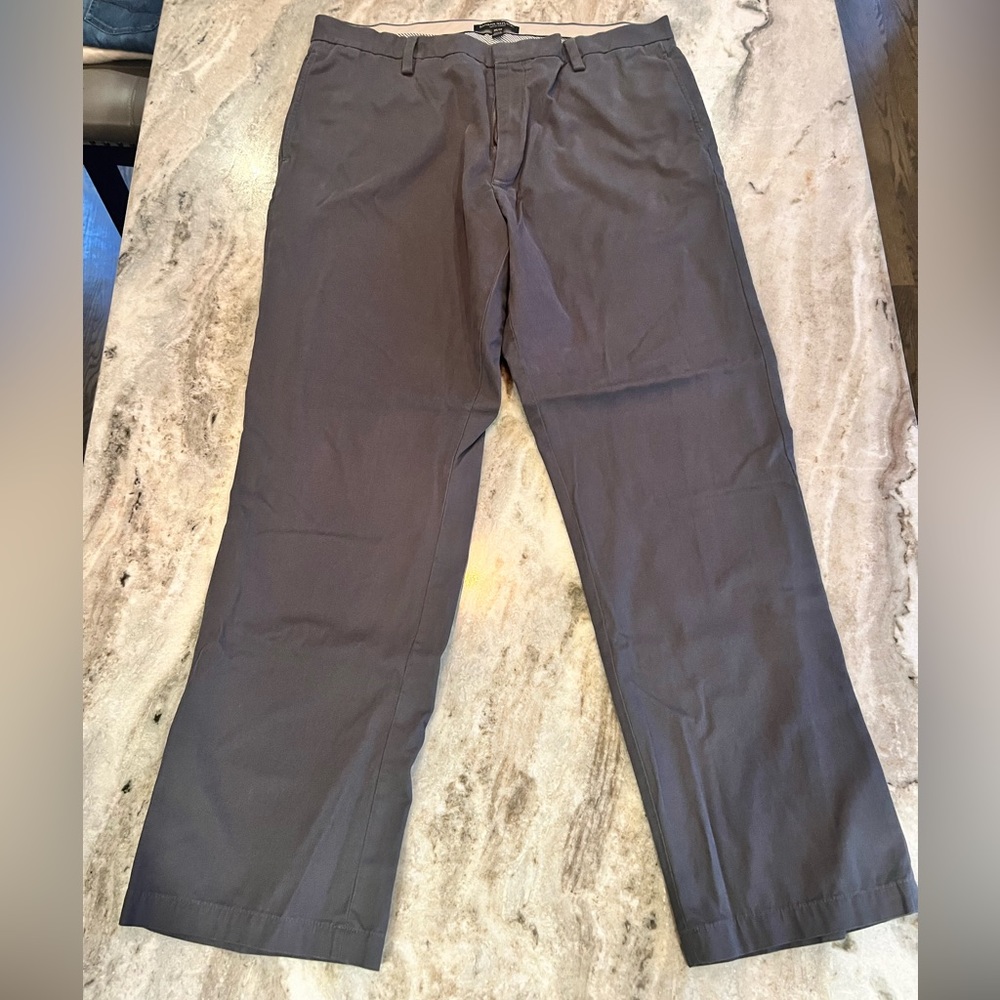 Men’s Banana Republic 35/32 chino pants